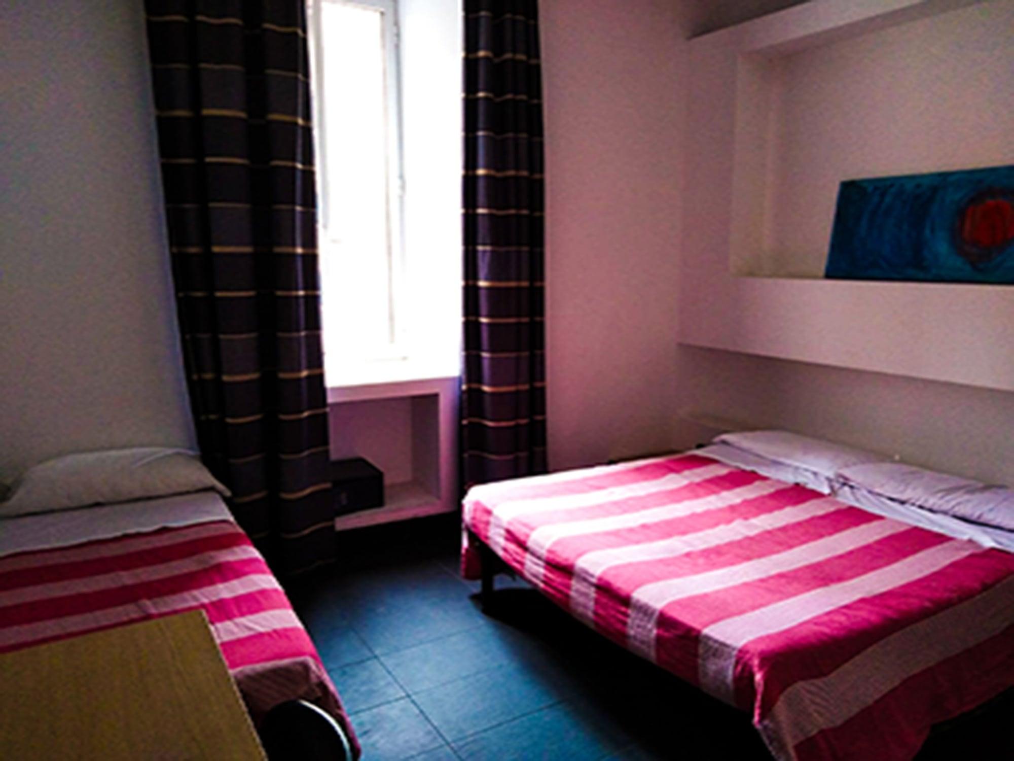 M&J Place Hostel רומא מראה חיצוני תמונה
