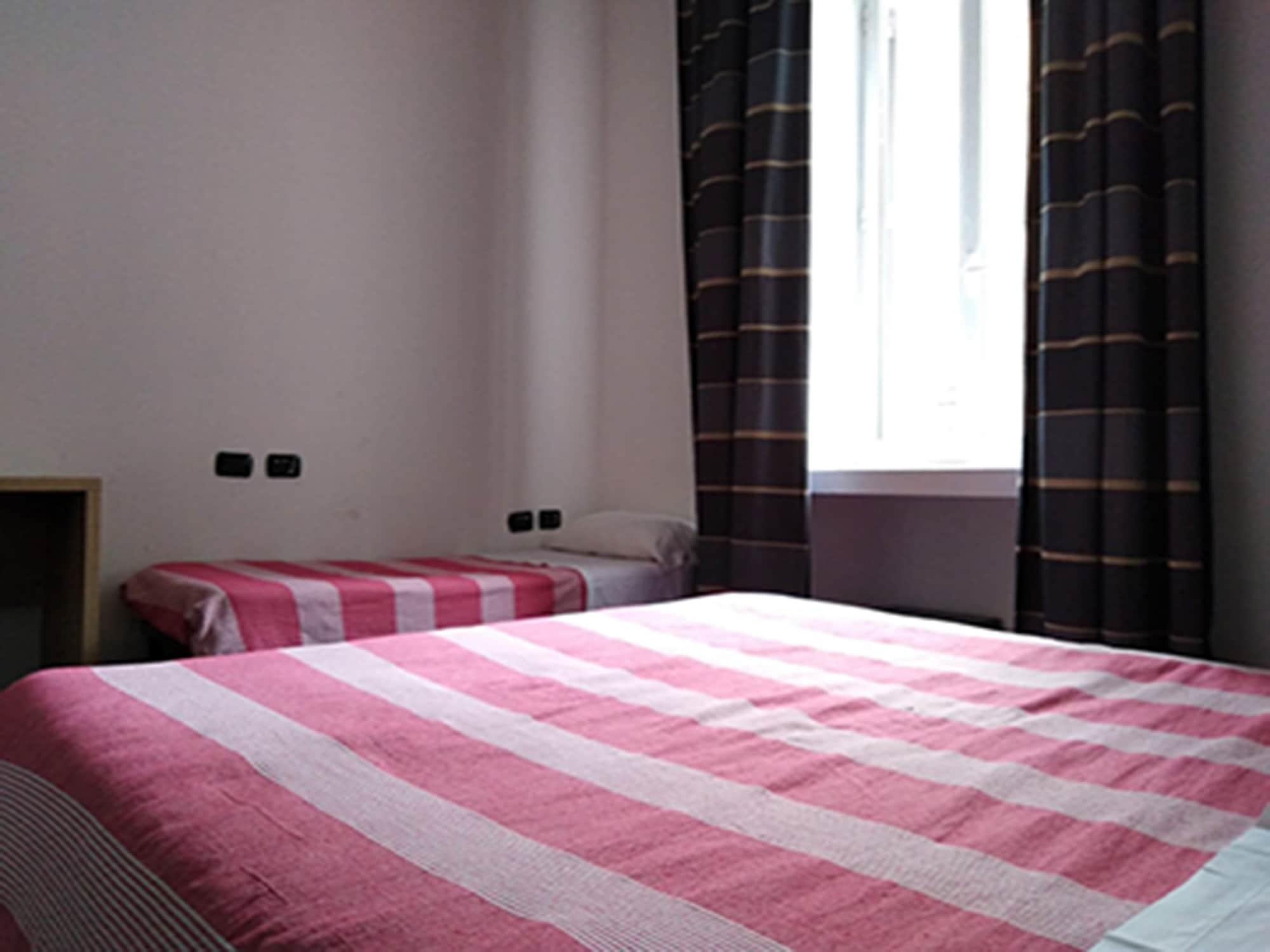 M&J Place Hostel רומא מראה חיצוני תמונה