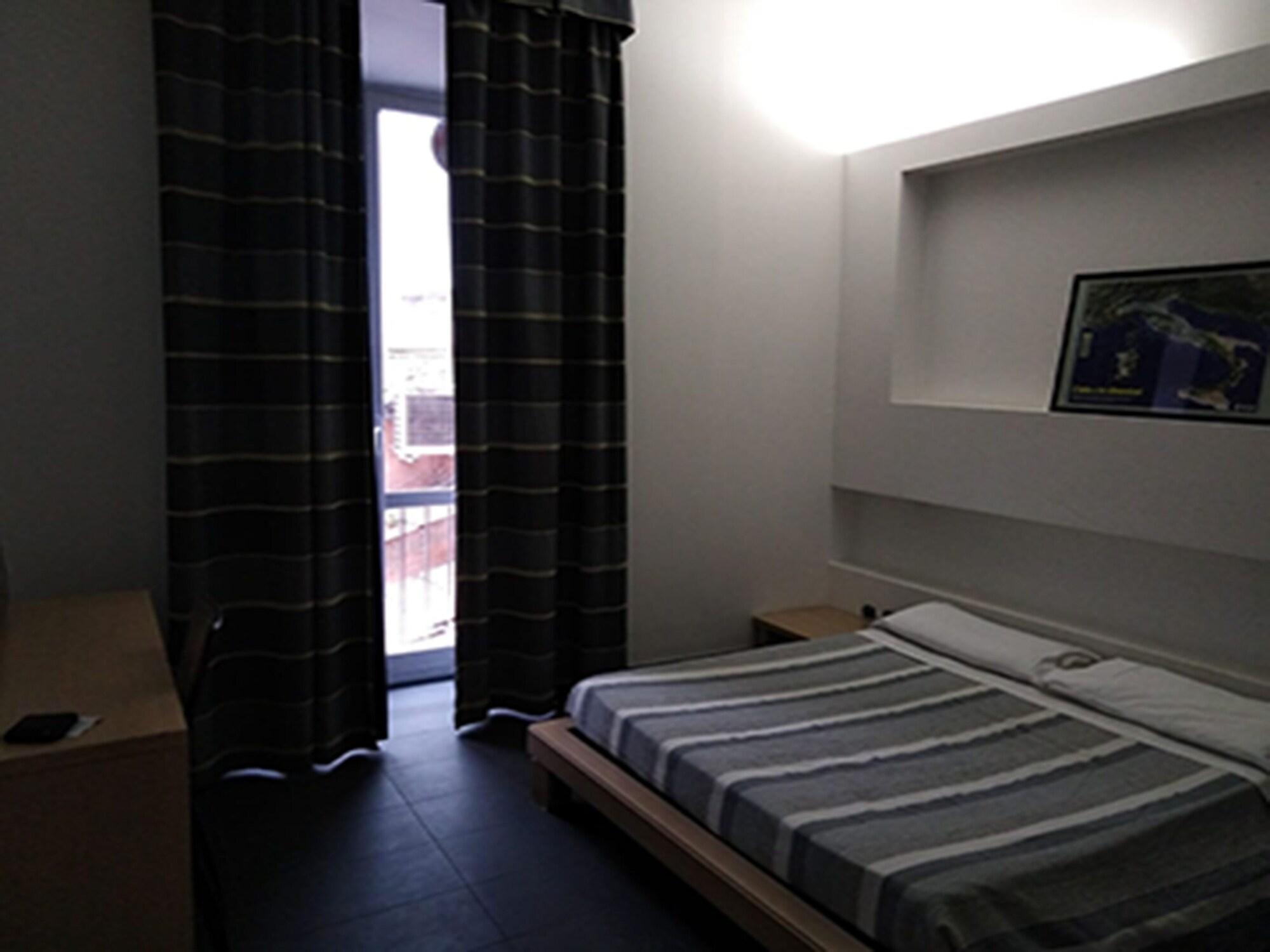 M&J Place Hostel רומא מראה חיצוני תמונה