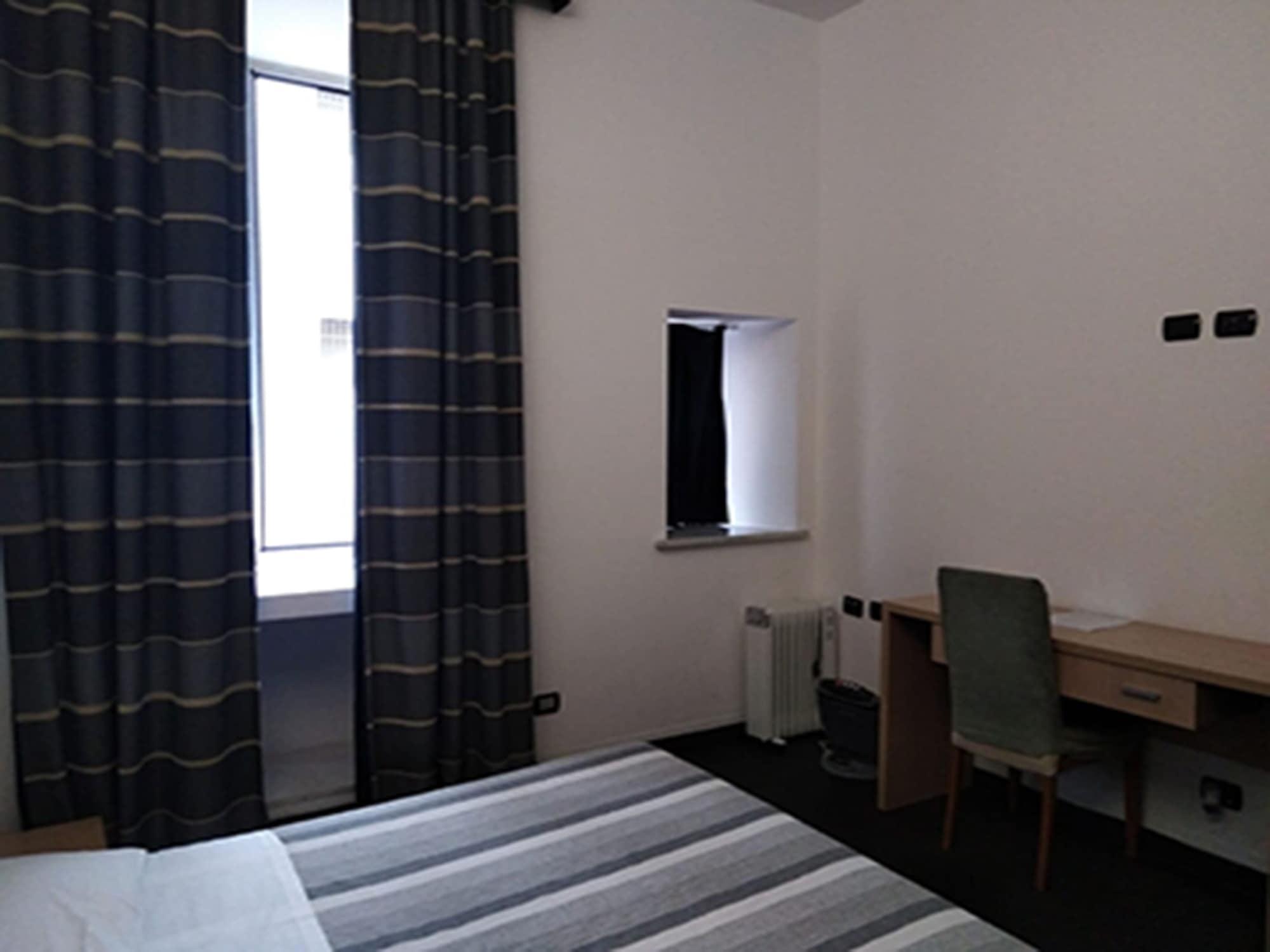 M&J Place Hostel רומא מראה חיצוני תמונה