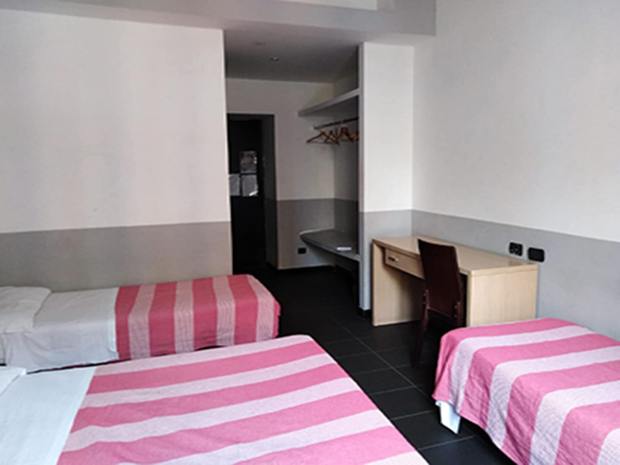 M&J Place Hostel רומא מראה חיצוני תמונה