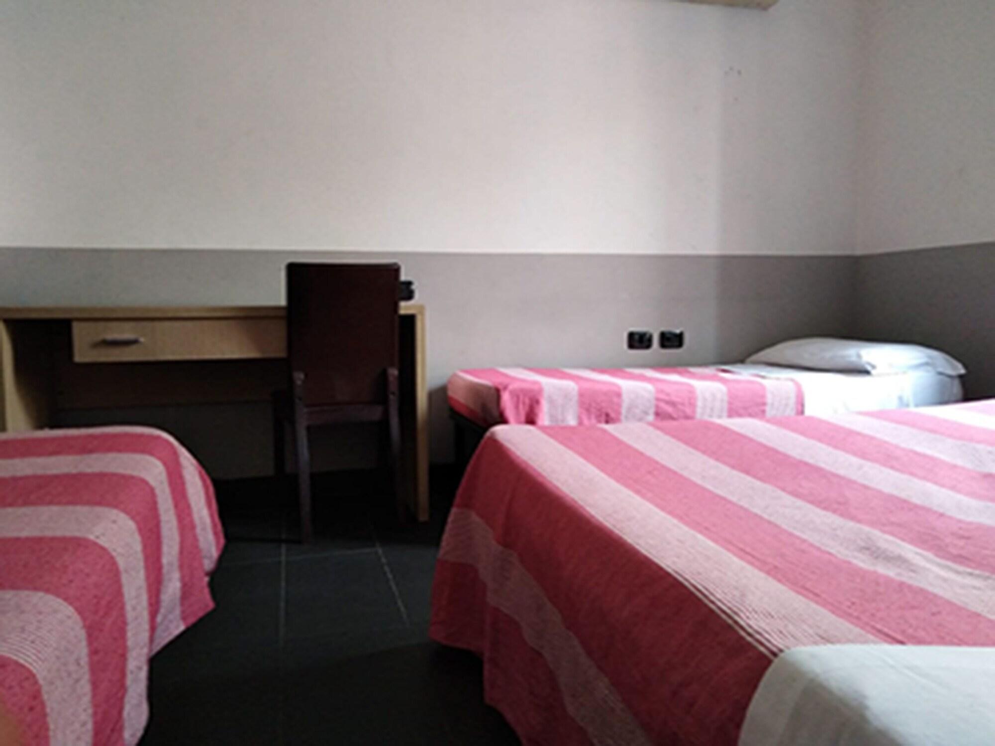 M&J Place Hostel רומא מראה חיצוני תמונה