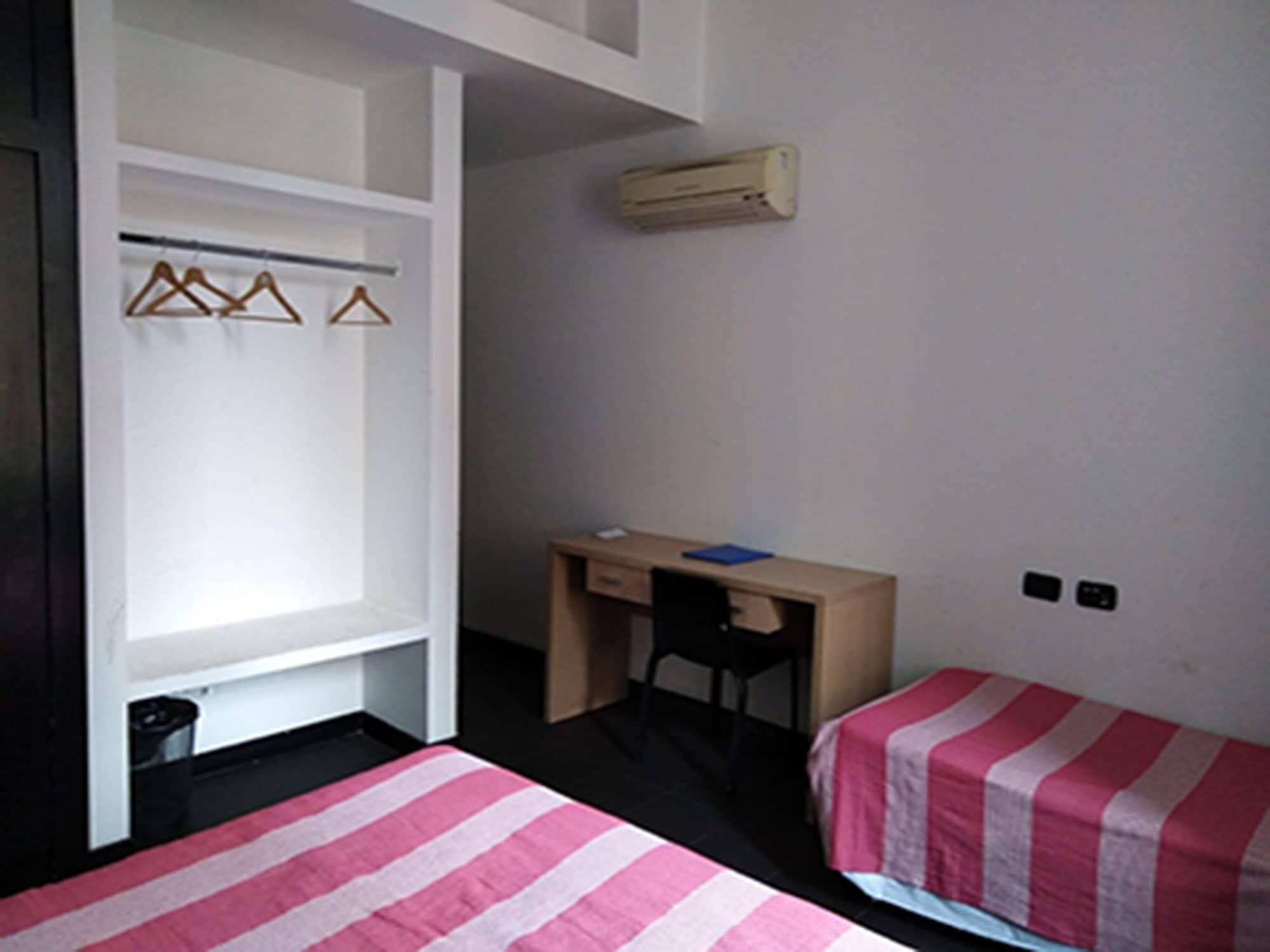 M&J Place Hostel רומא מראה חיצוני תמונה