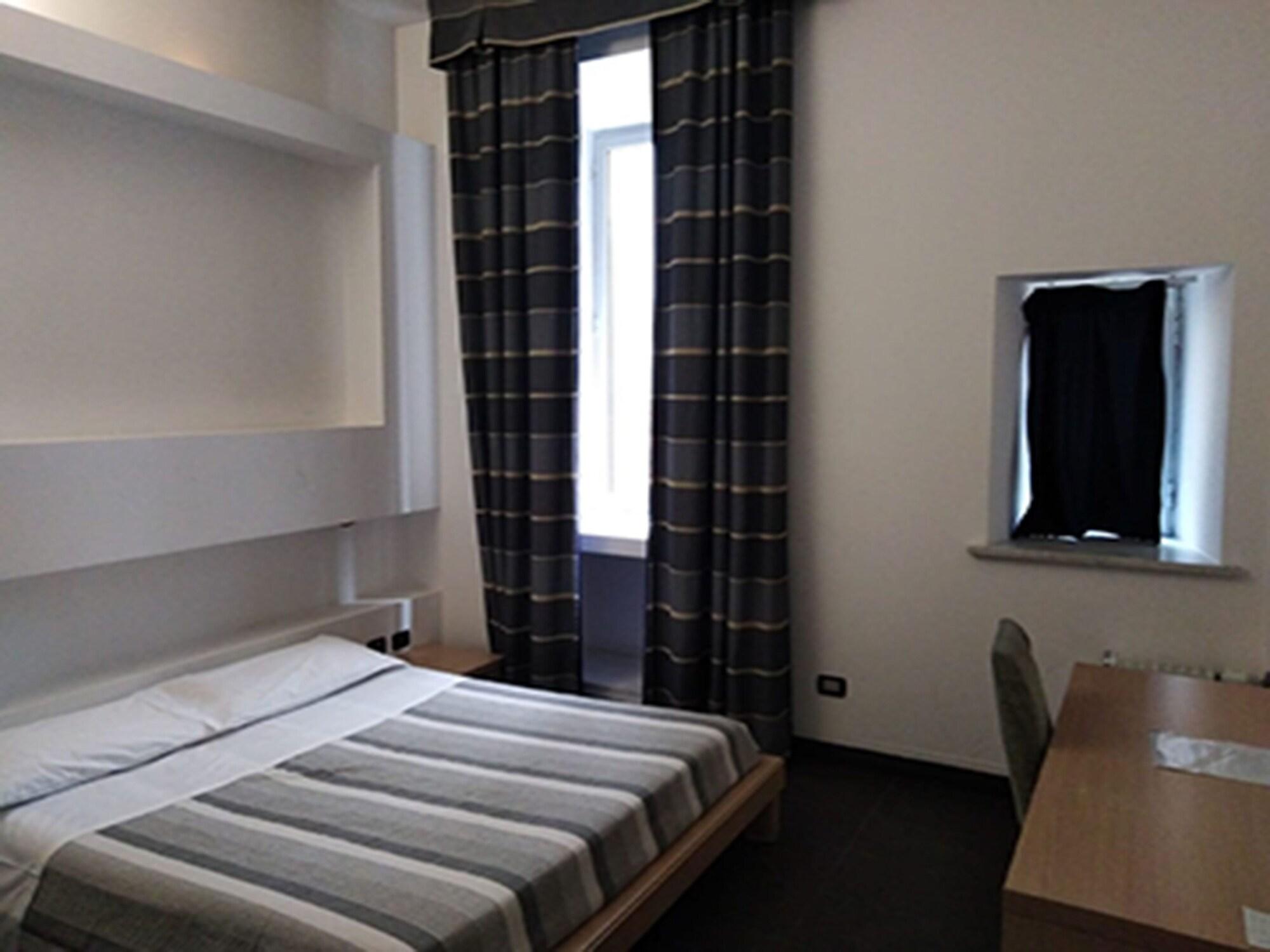 M&J Place Hostel רומא מראה חיצוני תמונה