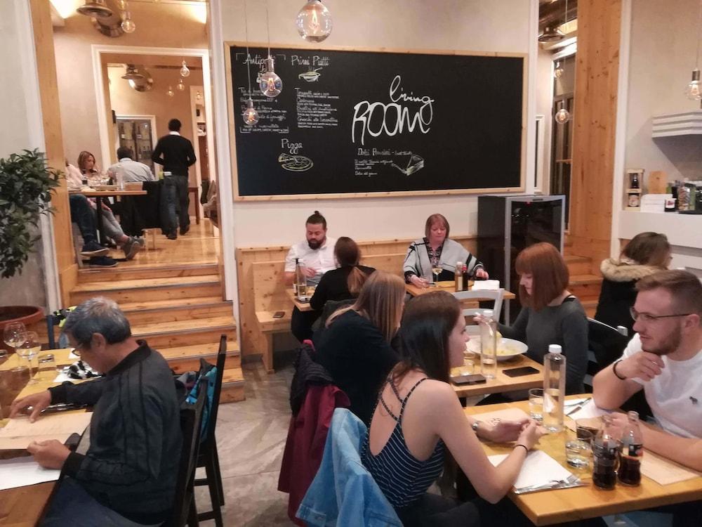 M&J Place Hostel רומא מראה חיצוני תמונה