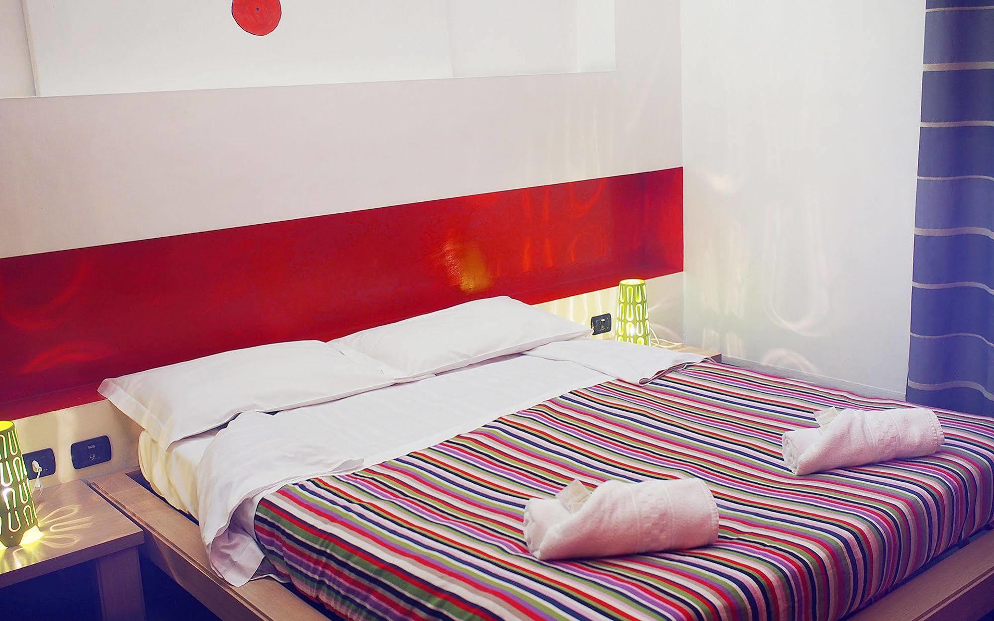 M&J Place Hostel רומא מראה חיצוני תמונה
