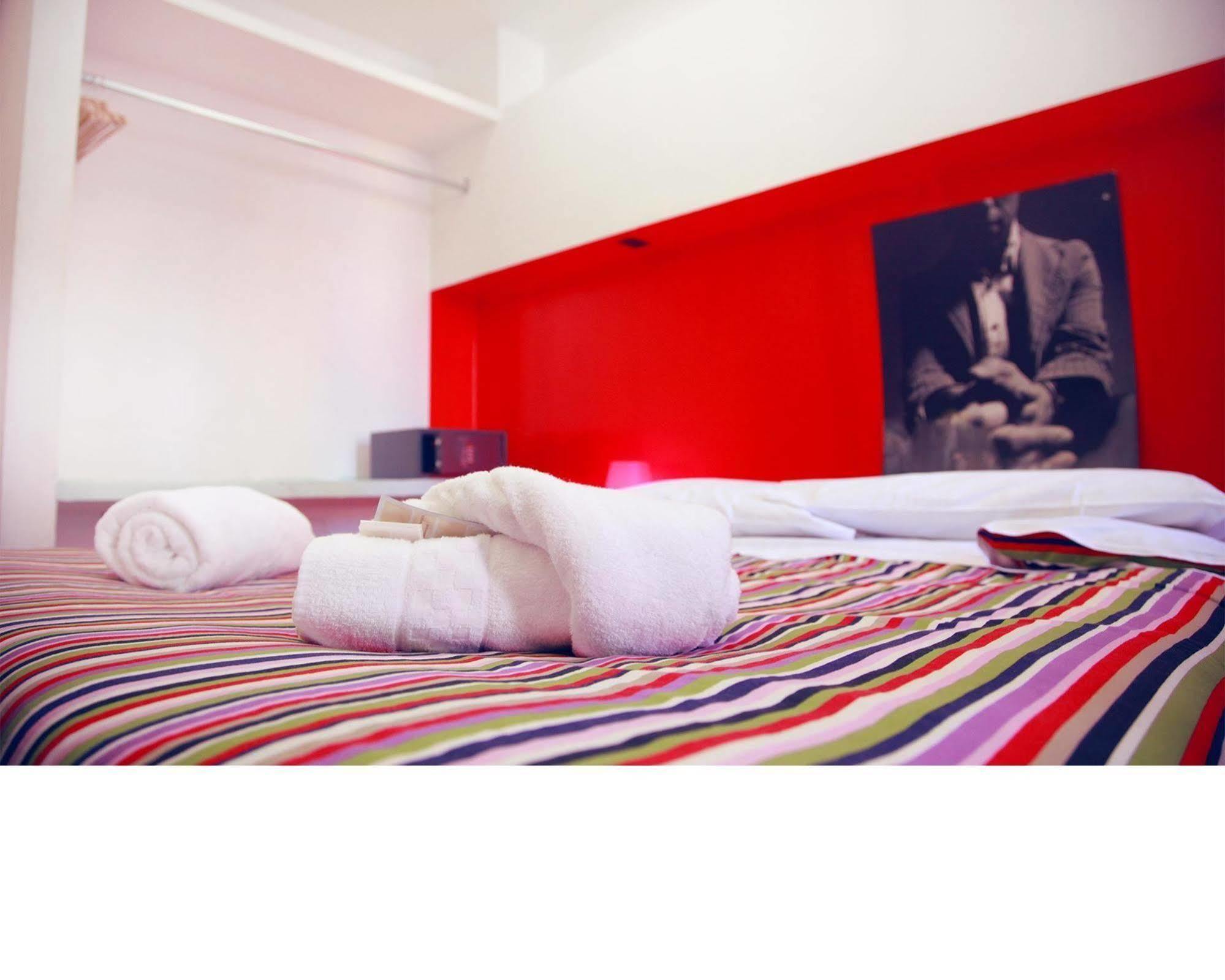 M&J Place Hostel רומא מראה חיצוני תמונה
