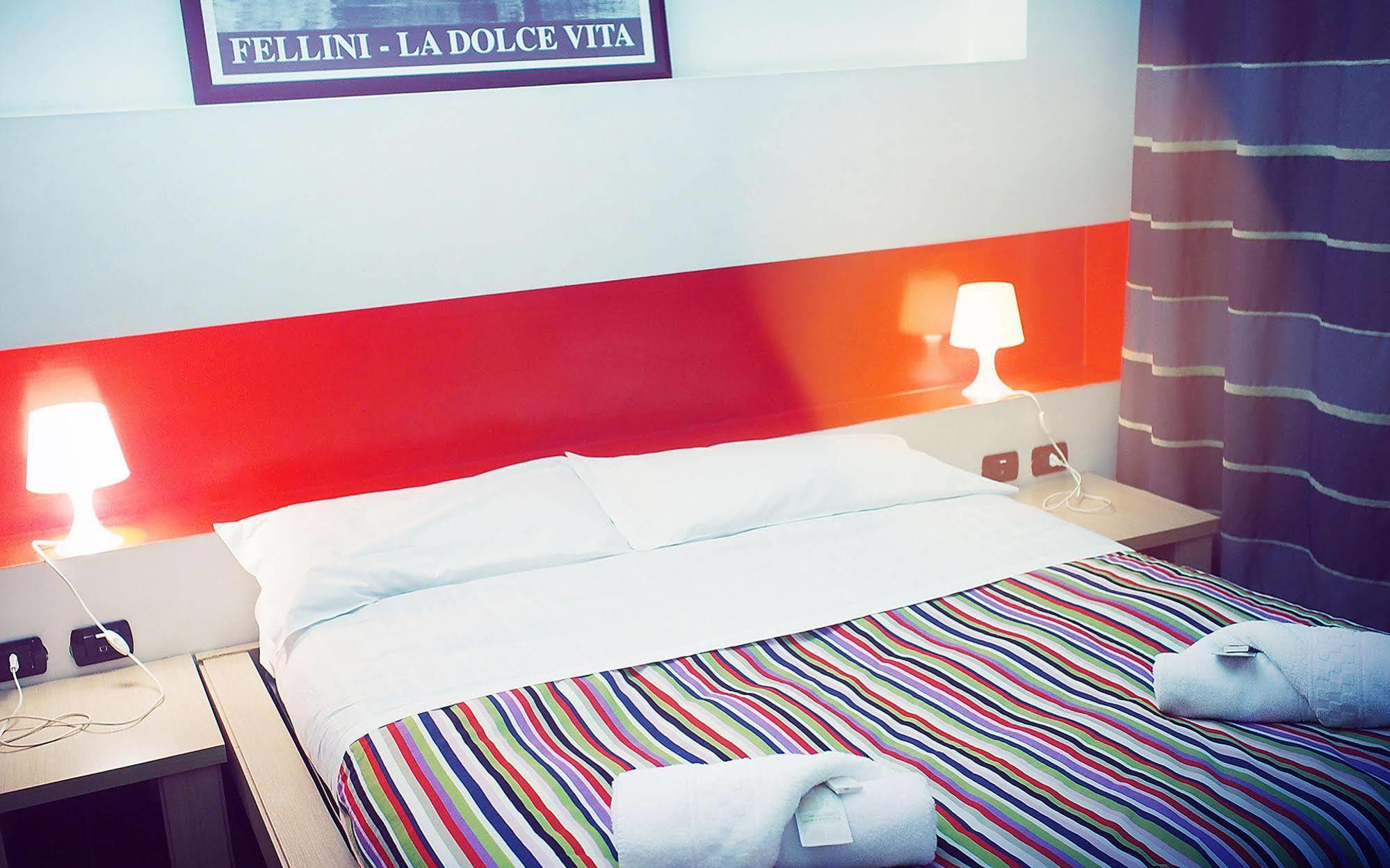 M&J Place Hostel רומא מראה חיצוני תמונה